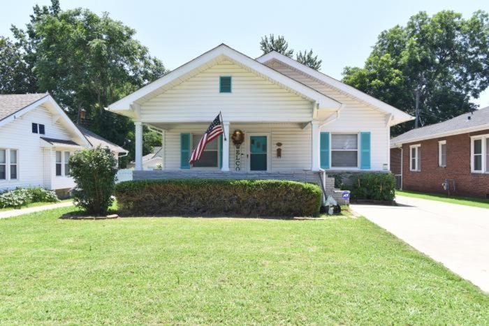 Entire Home*Cherry St*Food*Fun*Drinks*Shop* Tulsa Exterior photo